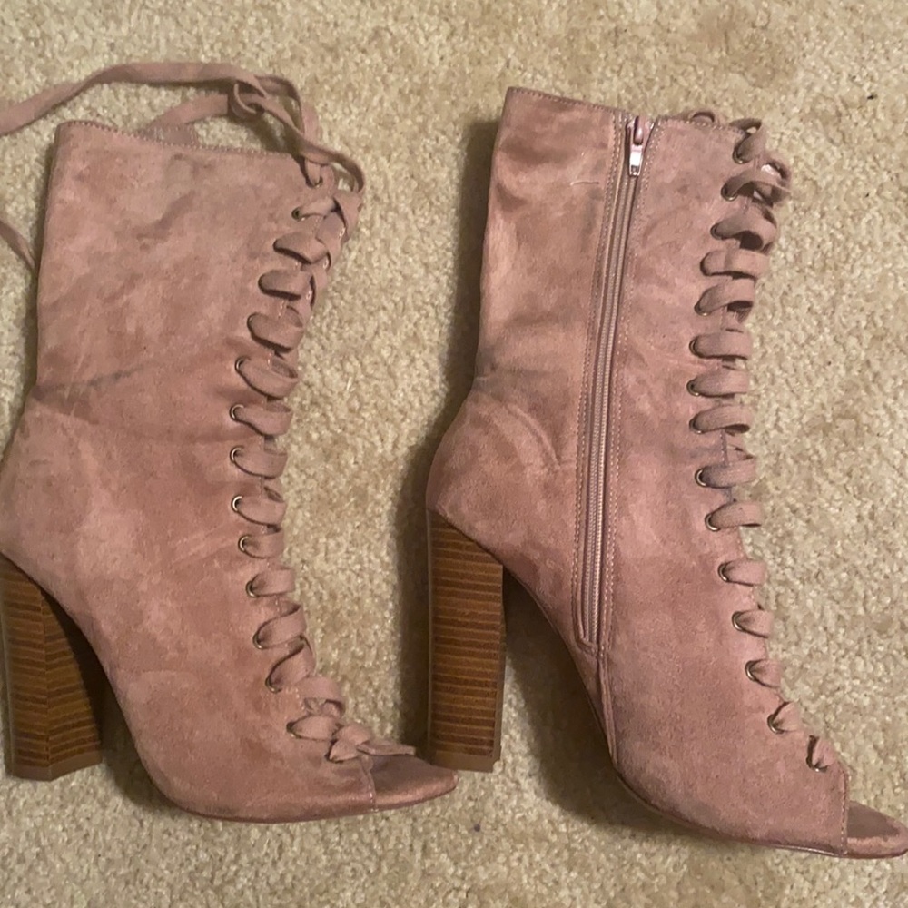 Women’s lace up boots